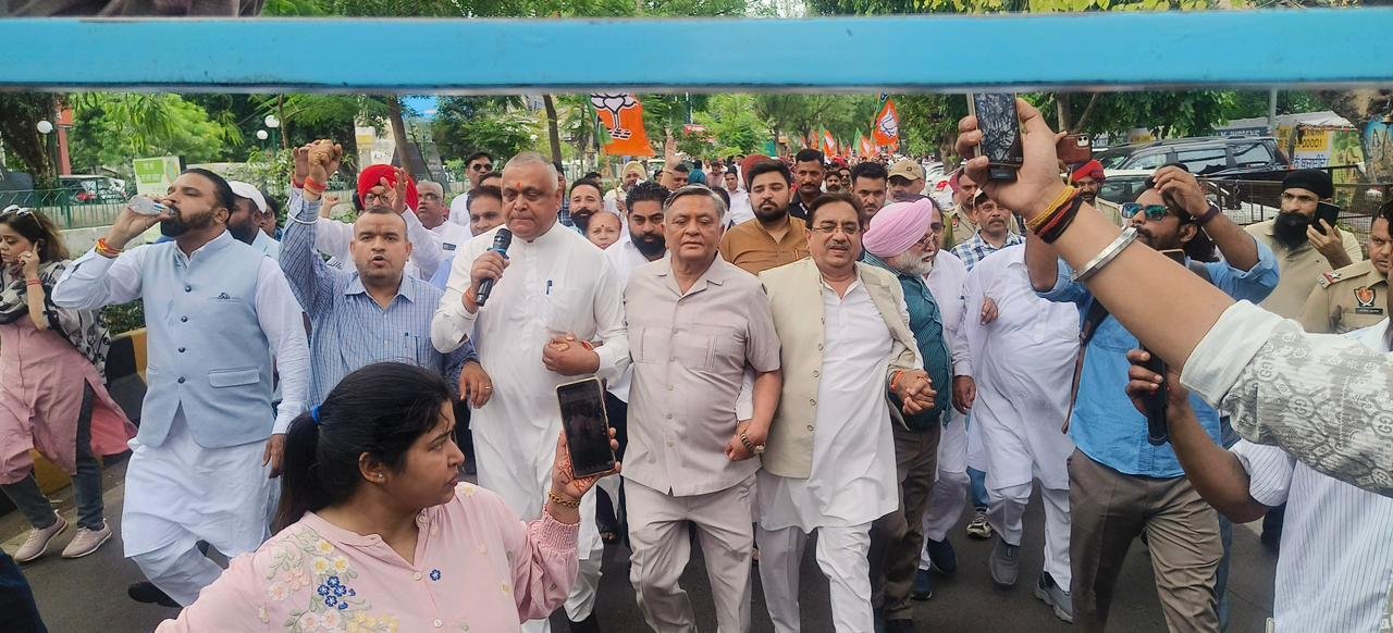 मुख्यमंत्री भगवंत मान के 'निराधार' आरोपों के खिलाफ भाजपा का हल्ला बोल; जालंधर में निकाला विशाल रोष मार्च, केस दर्ज करने की माँग। 1 IMG 20260508 WA0004