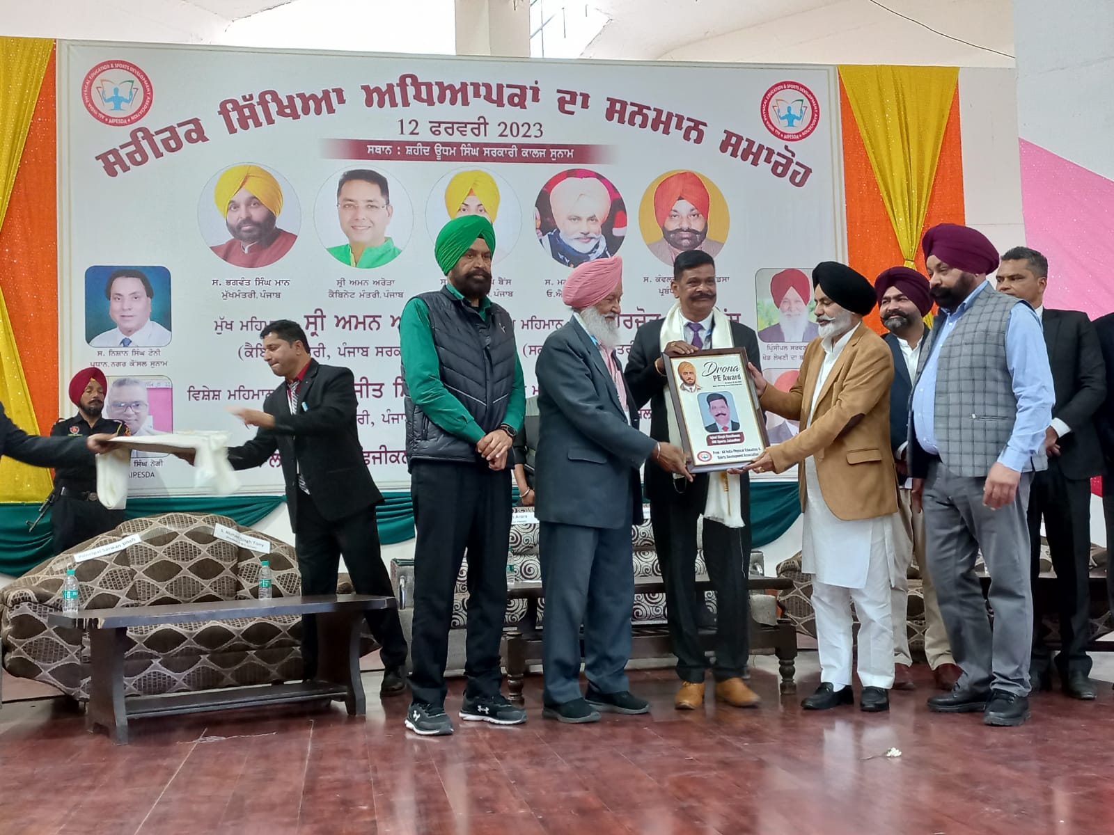 EDFDC085 DBAF 4D1E B025 37B2D70D3E2C