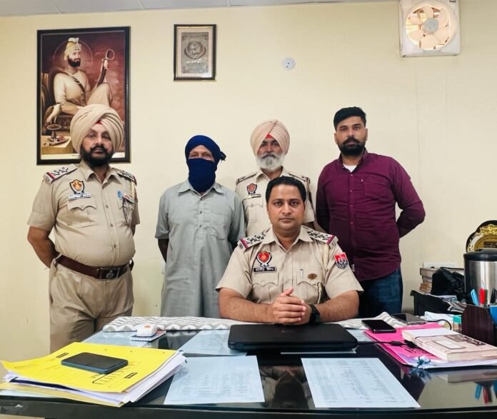 10 ग्राम हेरोइन के साथ पुलिस ने  एक व्यक्ति को किया गिरफ़्तार.