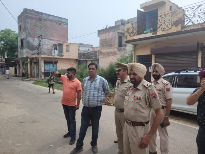 फ़ूड सप्लाई विभाग के इंस्पेक्टर को बंधक बना कर पीटने का मामला प्रकाश में आया है।